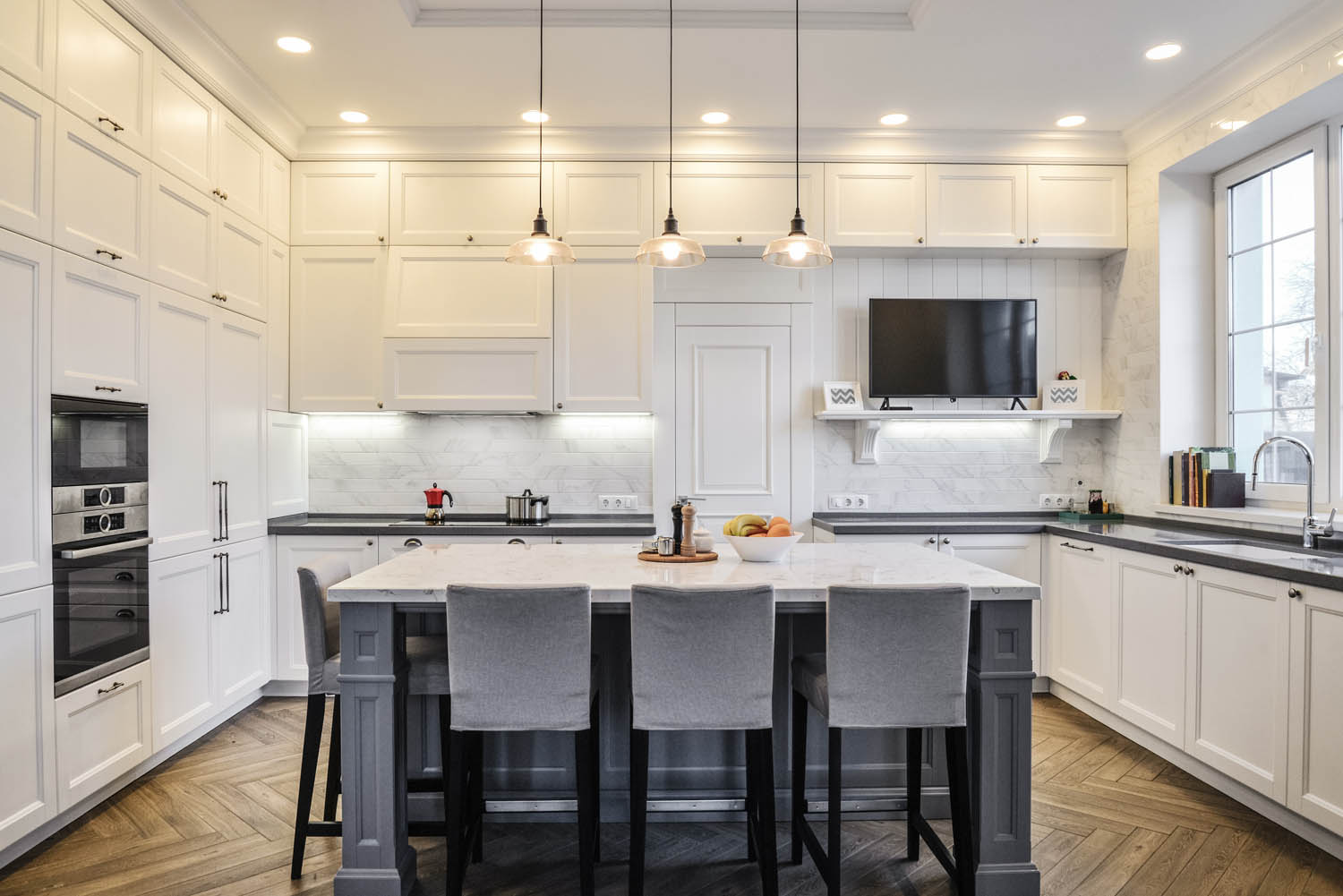 A kitchen with electric outlets installed and serviced by Laughlin Electric Santa Barbara's team.