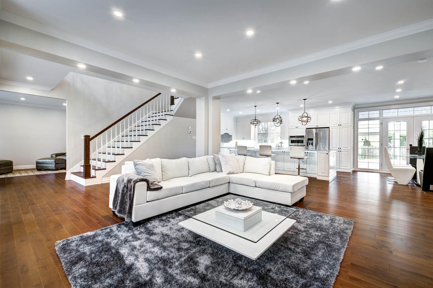 A interior Santa Barbara white home.